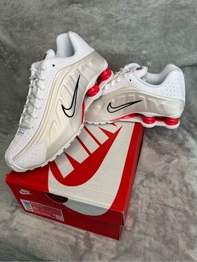 New in Box 🧶 Nike Shox R4